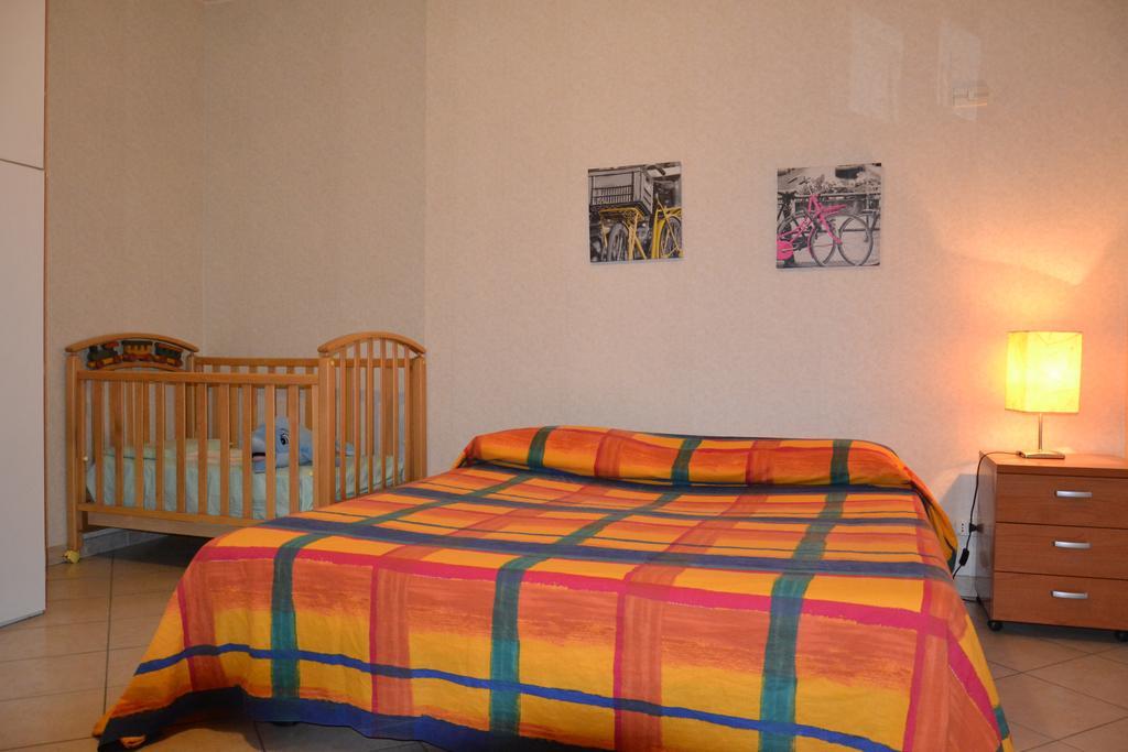 Low Cost La Meridiana Hotel Zafferana Etnea Habitación foto