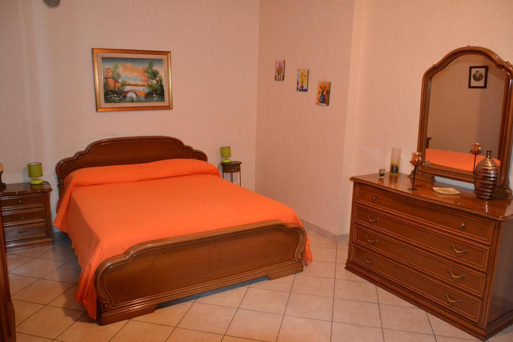 Low Cost La Meridiana Hotel Zafferana Etnea Habitación foto